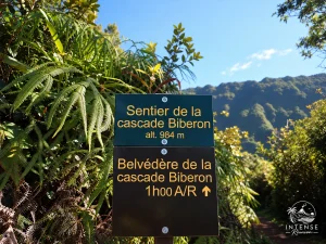 Panneau ONF au départ du sentier de la cascade Biberon, altitude 984 m, belvédère à 1 h aller-retour